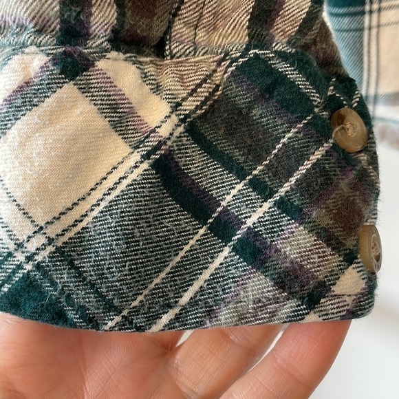 SzXXS Tna Boyfriend fit long sleeve flannel in green/white/ purple EUC - Picture 7 of 7